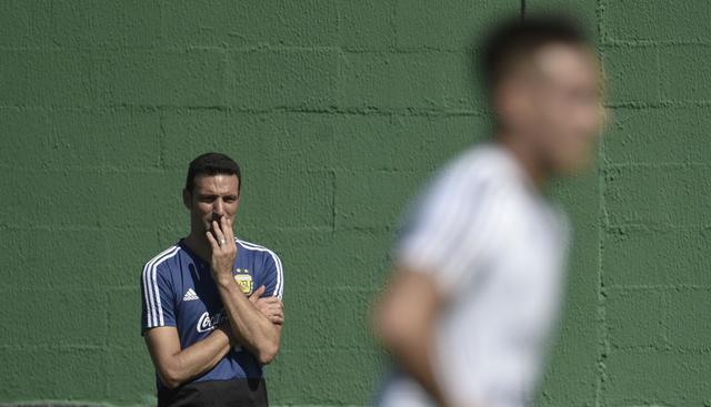 Armani, Montiel, Martínez Quarta y Correa serían las principales en el once de Argentina contra Chile. (Foto: AFP)