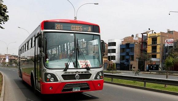 Desde este 11 de mayo aplica el nuevo costo de los pasajes en los buses de los corredores Rojo, Azul y Morado | Foto: El Comercio / Referencial