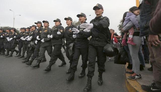 #NiUnaMenos: policía participó así en la marcha multitudinaria - 7