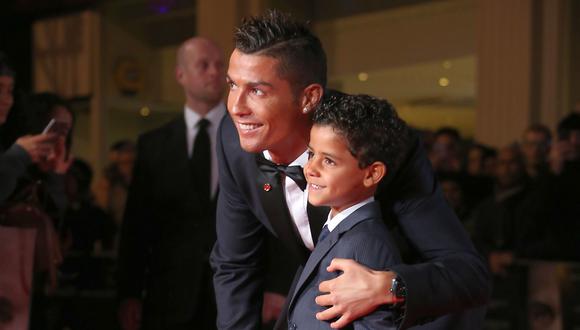 Cristiano Ronaldo utilizó su página de Facebook para compartir una fotografía al lado de sus hijos. (Foto: AP)