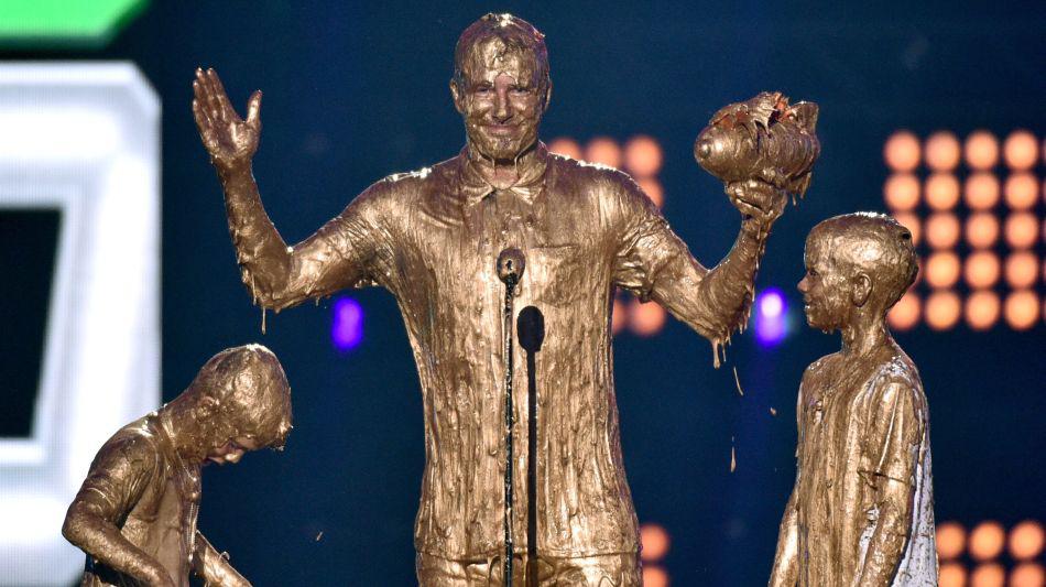 Beckham y sus hijos fueron bañados en oro en plena premiación - 2