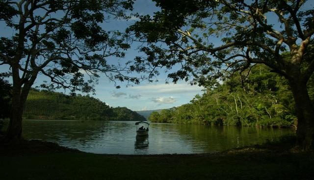 Dirígete a la Reserva Ecológica Lago Lindo de Tarapoto y pasea en bote por sus cuatro lagunas. (Foto: Archivo El Comercio).