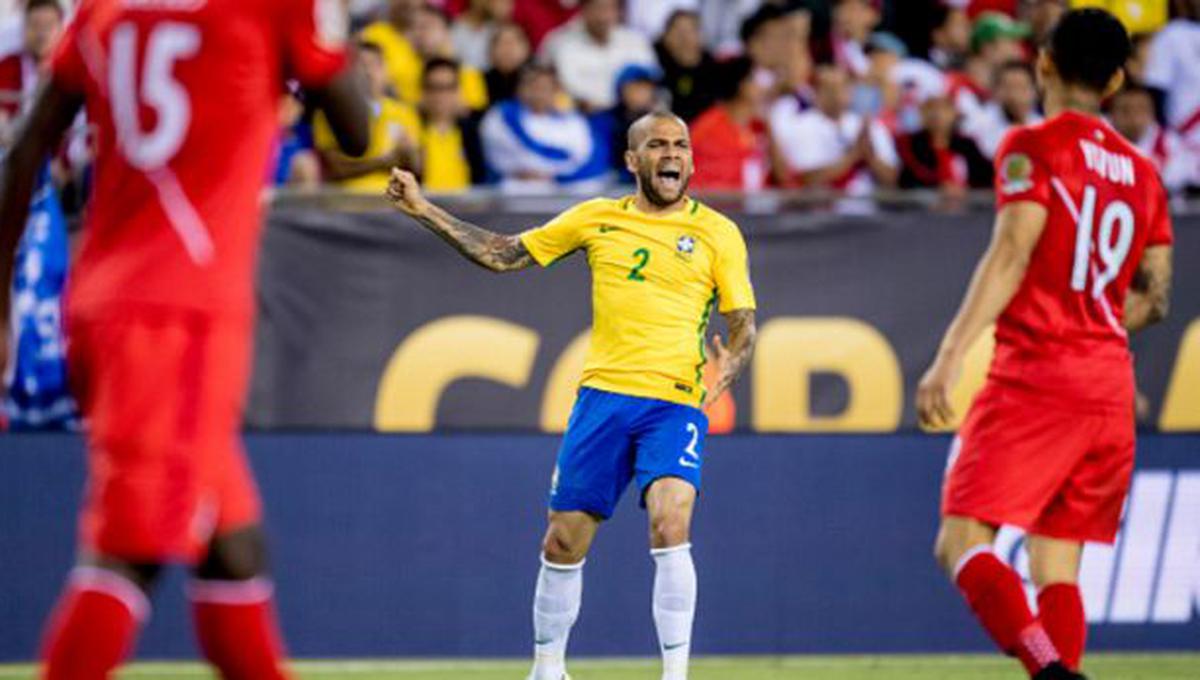 Dani Alves aseguró que jugar con Perú le trae malos recuerdos