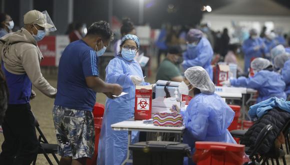 El Ministerio de Salud organizó este fin de semana el cuarto vacunafest para inmunizar con la primera dosis a las personas desde los 21 años y con segunda dosis a los rezagados de lo demás grupos etarios | Foto: El Comercio
