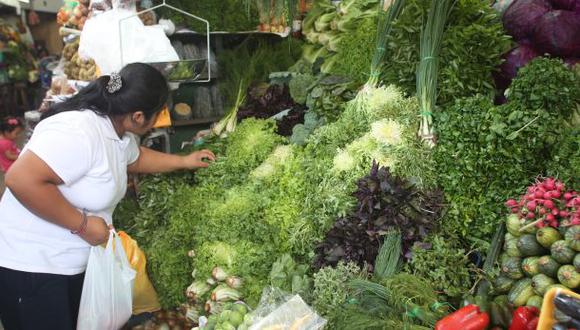 Verduras de hoja verde mejoran la salud intestinal
