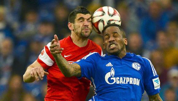 Schalke 04 empató 0-0 frente al Friburgo con Jefferson Farfán