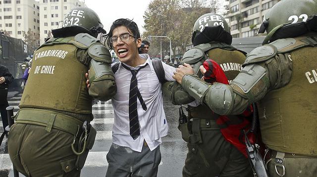 Chile: Estudiantes incrementan su ofensiva contra Bachelet - 1