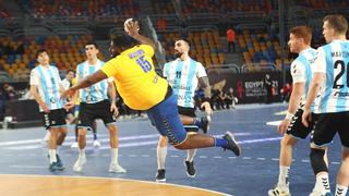 Gigante congoleño impresionó en debut de Mundial de Handball en Egipto