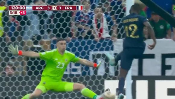 La espectacular atajada de Dibu Martínez para salvar el arco de Argentina vs Francia en la final del Mundial 2022 | Foto: captura