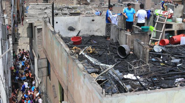 Incendio en San Cosme: calles impidieron acceso de los bomberos - 1