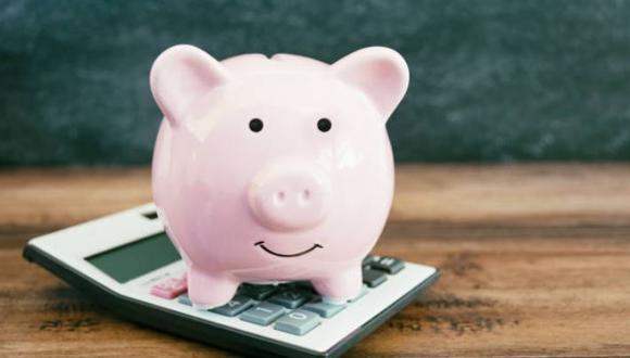 Identifica en qué rubros de tu presupuesto estás gastando más y seguidamente empieza un “plan de ahorro personal”.(Foto: iStock)