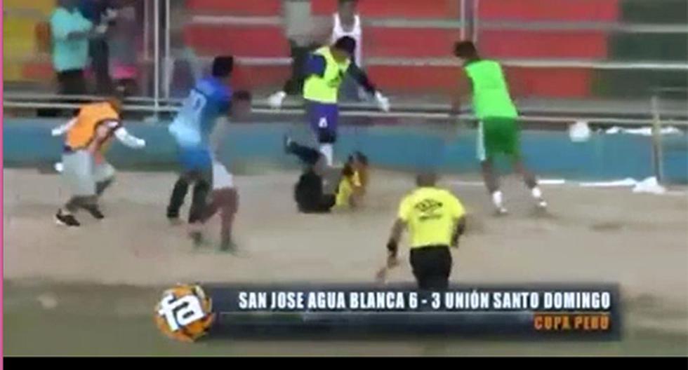 Así fue agredido el juez de línea en el partido entre San José Agua Blanca vs Unión Santo Domingo (Foto: captura)