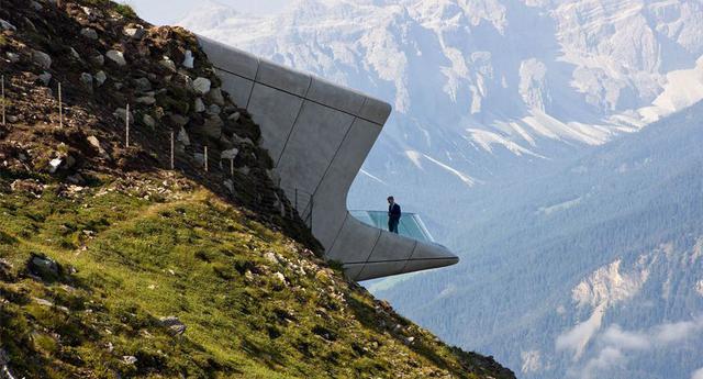 El Messner Mountain Museum Corones se encuentra en la cima del monte Kronplatz en Italia, en una de las zonas más populares para realizar deportes de invierno o caminatas durante el verano. (Foto: inexhibit / zaha-hadid.com)