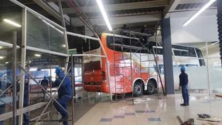 Plaza Norte: así quedó el terminal tras violento impacto de bus contra sala de espera | FOTOS