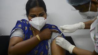 India inicia una nueva fase de vacunación contra el COVID-19 para los mayores de 18 años