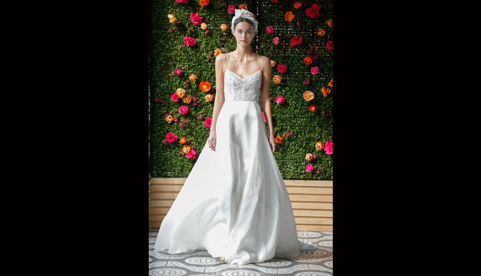 Un vestido con tocado y un sutil encaje avizora como gran opción para novias. Lo dice Lela Rose. (Foto: AFP)
