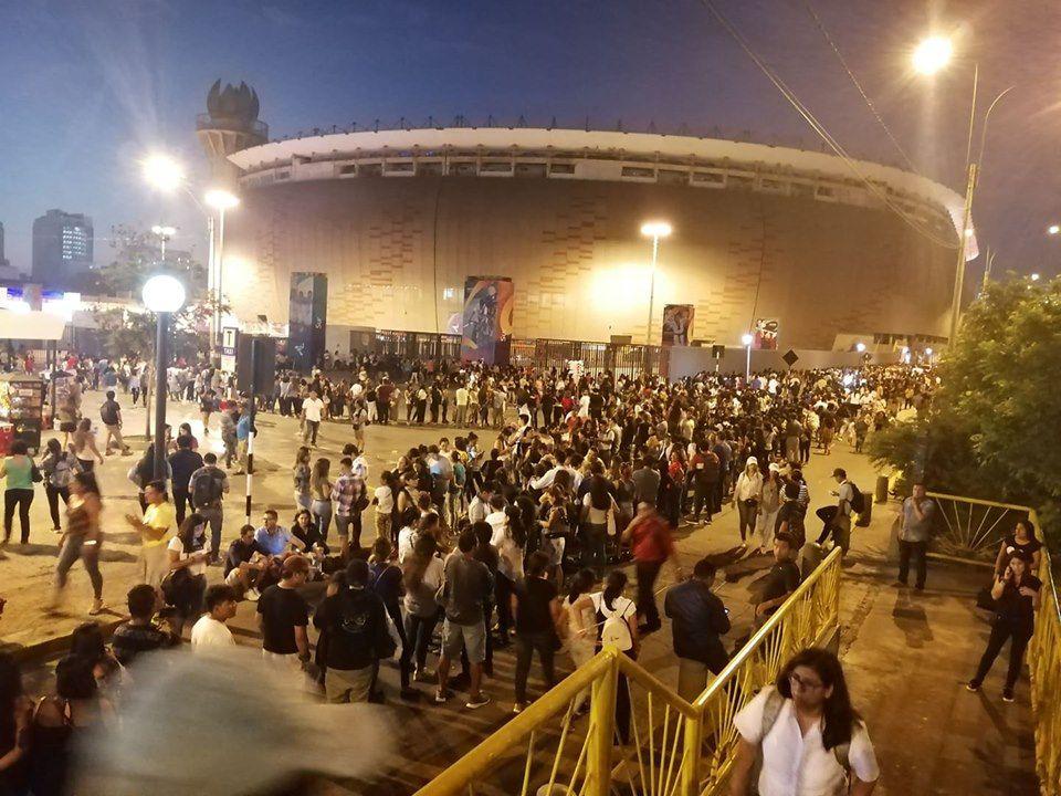 Las puertas del Estadio Nacional permanecieron cerradas tras la cancelación del concierto de Maluma. (Foto: Iván Huerta / GEC)