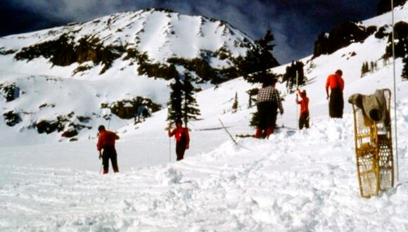 El 20 de febrero de 1983, equipos de operaciones de búsqueda terrestre realizaron trabajos en el campo en el Parque Nacional de las Montañas Rocosas. (Foto: Parque Nacional de las Montañas Rocosas vía AP)