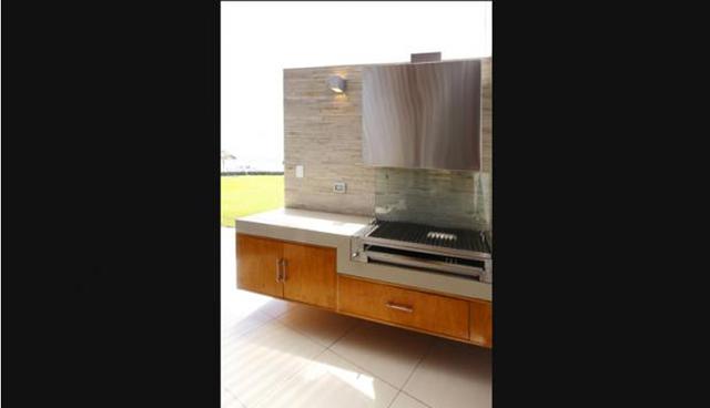 Esta parrilla fue diseñada por MC Arquitectas. Aquí, la pared principal se revistió con fachaletas de piedra. (Foto: Jaime Gianella)