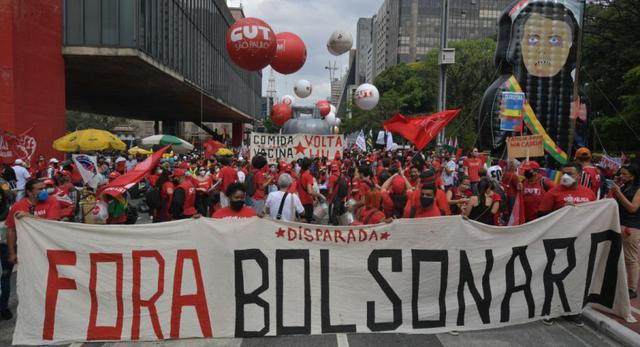 Protestas en Río de Janeiro, Salvador, Sao Paulo y Brasilia, además de un centenar de ciudades, fueron convocadas por el "Campaña Nacional ¡Fuera Bolsonaro", respaldada por una decena de partidos de izquierda, centrales sindicales y el grupo Direitos Já! que reúne a líderes de 19 bancos. (NELSON ALMEIDA / AFP).