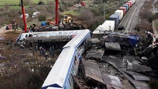 Tragedia en Grecia: Se eleva a 36 el número de muertos en choque frontal de dos trenes 
