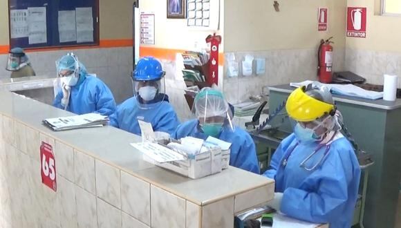 Más de 100 trabajadores del Hospital Regional del Cusco vencen al COVID-19 y regresan al trabajo.