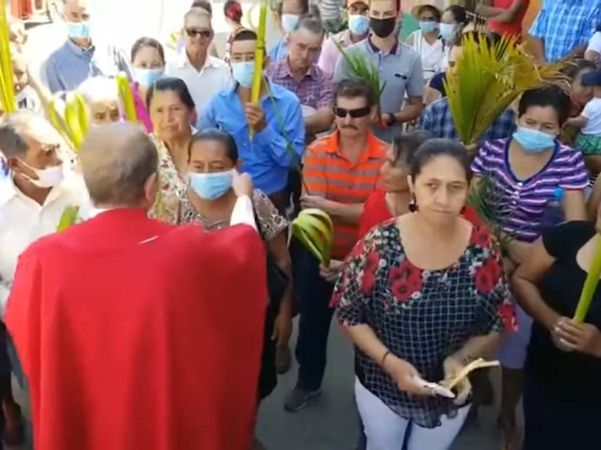 VIDEO VIRAL | YouTube | Coronavirus | Sacerdote arranca cubrebocas a fieles  en Honduras; es una “babosada”, dice | Covid-19 | Rolando Peña | VIDEO |  MUNDO | EL COMERCIO PERÚ