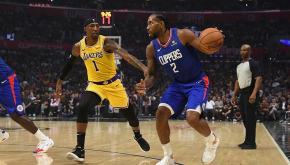 Kawhi Leonard ante los Lakers. (Foto: AFP)