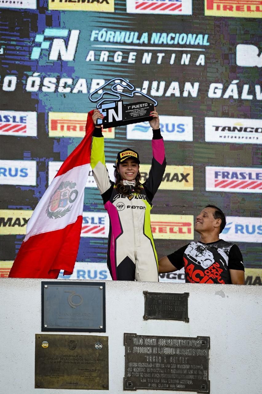 Daniella Ore es la primera mujer en lograr la victoria en la Fórmula Nacional Argentina. 