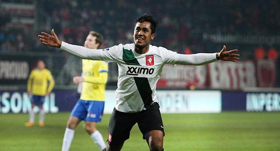 Renato Tapia sigue celebrando por su gol con el Twente. (Foto: fctwente.nl)