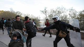 Civiles griegos patrullan para “evitar la invasión” de migrantes desde Turquía | FOTOS