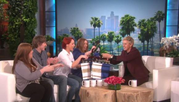 YouTube: Ellen DeGeneres y dueña de fenómeno "The Dress" juntas