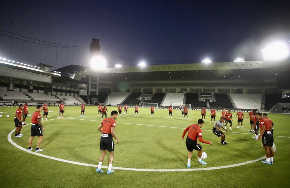 La selección entrenó sobre las 6 de la tarde de Doha (10 a.m. de Perú) en el estadio de Al Sadd. (Foto: FPF)