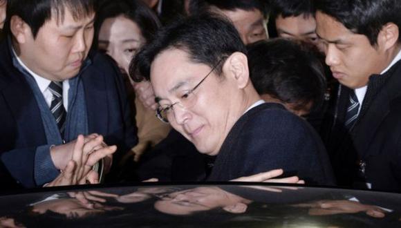 Empresas surcoreanas alertas por arresto de heredero de Samsung