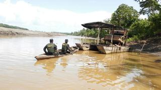 Loreto: destruyen dragas ilegalespara extraer oro en el río Napo
