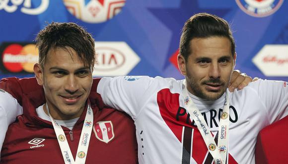 Paolo Guerrero opinó sobre los deseos de Claudio Pizarro, flamante refuerzo del Colonia, de jugar el Mundial de Rusia 2018. (Foto: Reuters)