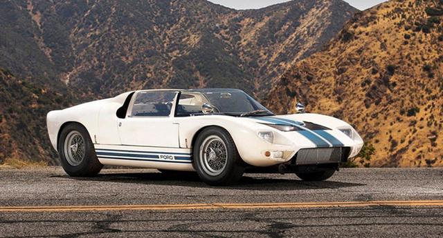 8. Ford GT40 Roadster de pruebas (1965). Este roadster equipa un motor V8 de 4.7 litros y 390 hp. Su precio es de US$ 7 millones 562 mil.
