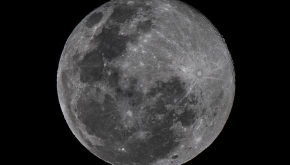 Vista de la Luna captada el 16 de febrero de 2022. (Luis ACOSTA / AFP)