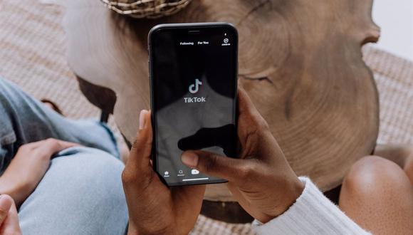 TikTok prueba la opción de ver videos de forma horizontal y con pantalla completa. (Foto: Pexels)