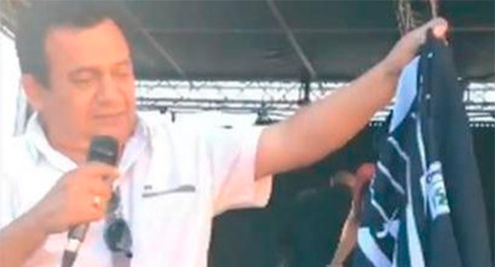 El cantante de cumbia Tony Rosado generó polémica en los hinchas de Alianza Lima al referirse de forma particular a la sequía de títulos de los blanquiazules. (Foto: Captura - YouTube)