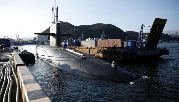 El submarino estadounidense de misiles balísticos USS Kentucky está anclado en la Base Naval de Busan en Busan el 19 de julio de 2023. (Foto de WOOHAE CHO / POOL / AFP)