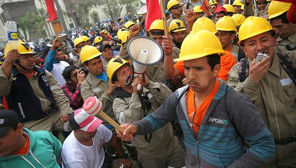 La Federación de Trabajadores Mineros del Perú coordinará con sindicatos asociados para que obreros retomen labores este lunes. (Foto: Reuters)