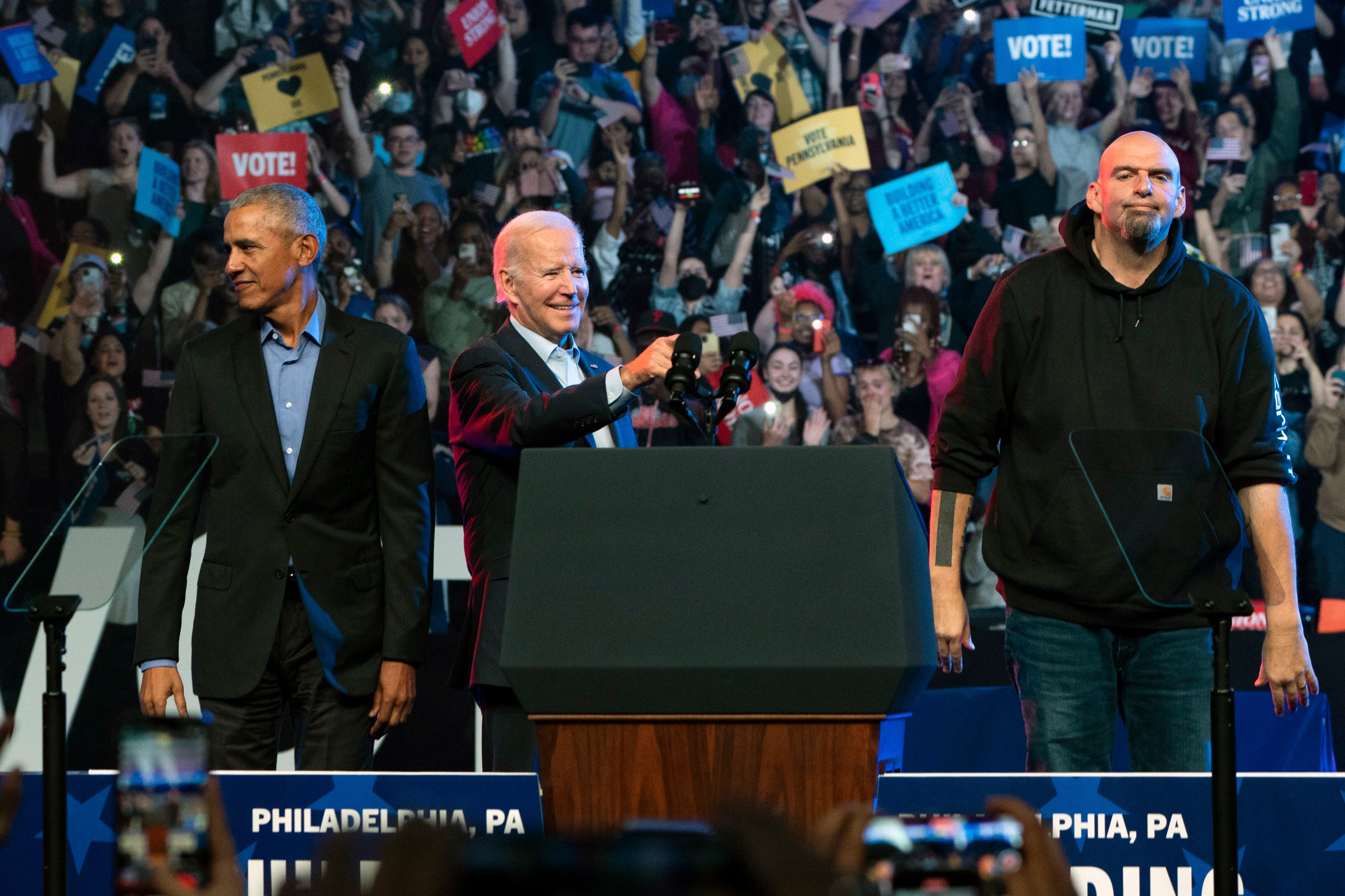 President Joe Biden at a campaign rally in Philadelphia with former President Barack Obama and Pennsylvania Democratic Senate candidate John Fetterman.  EFE/EPA/WILL OLIVER