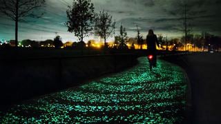 Van Gogh: Este camino en Países Bajos brilla en la oscuridad