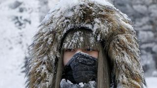 Mayor nevada del invierno cubre Moscú con un gran manto blanco
