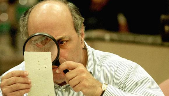 La impugnación de las elecciones en Florida en 2000 llevó a extremos ridículos la inspección de votos. (Foto: Getty Images, vía BBC Mundo).