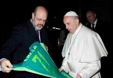 Papa Francisco recibió camiseta del Chapecoense en homenaje a víctimas