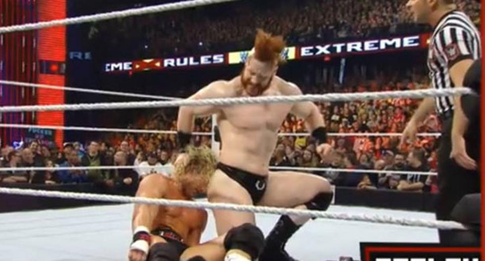 Dolph Ziggler besa el trasero de Sheamus en Extreme Rules. (Foto: Captura)