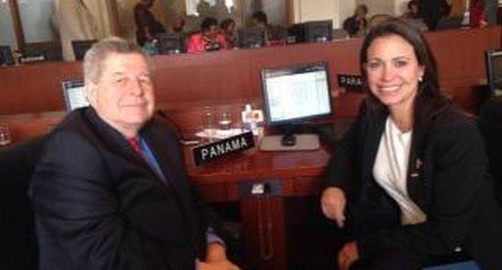 El embajador panameño, Arturo Vallarino, y la diputada Maria Corina Machado. (Foto: @MariaCorinaYA)