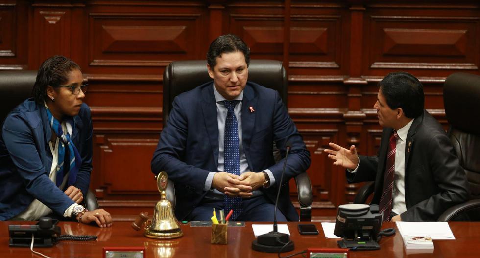 Daniel Salaverry informó que se amplió la legislatura para iniciar el debate de la Junta Nacional de Justicia. (Foto: Andina)